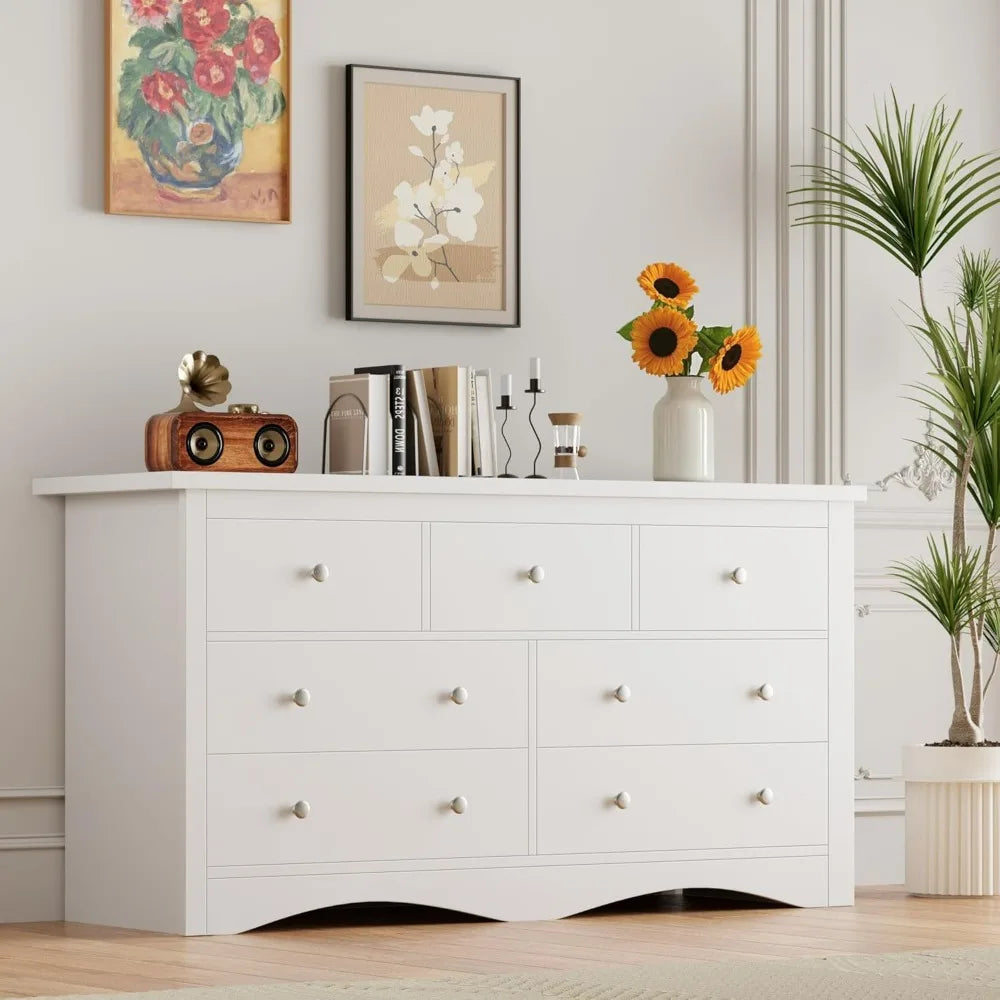 Dresser With 7  Drawers
