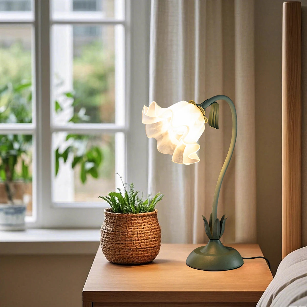Vintage Bedside Flower Lamp