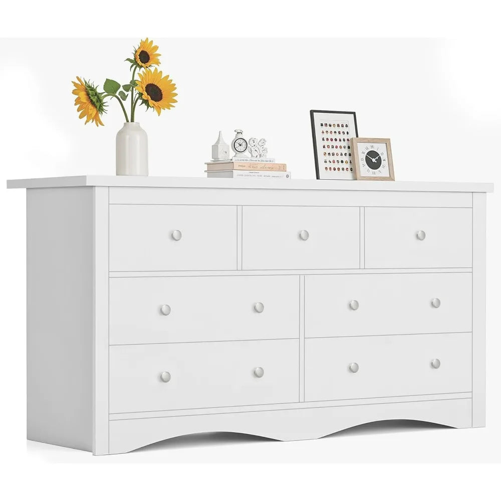 Dresser With 7  Drawers